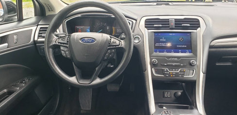 Used 2020 Ford Fusion SE image 12