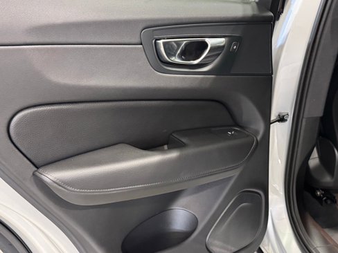 Used 2020 Volvo XC60 T6 Inscription w/ Protection Package image 23