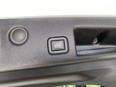 Used 2023 Chevrolet Equinox LT image 9