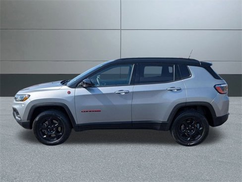Used 2024 Jeep Compass Trailhawk image 3