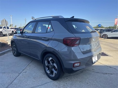 Used 2022 Hyundai Venue Limited image 4