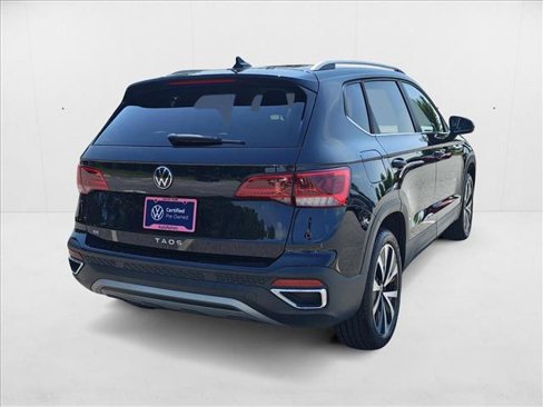 Certified 2024 Volkswagen Taos SE image 5
