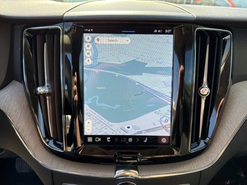 Certified 2025 Volvo XC60 B5 Plus image 15