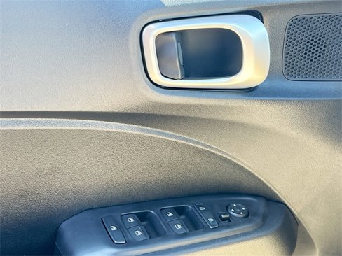 New 2025 Hyundai Venue SE image 17