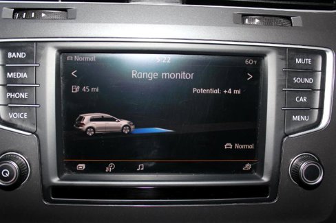 Used 2016 Volkswagen e-Golf SE image 26