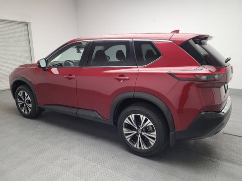 Used 2021 Nissan Rogue SV image 3