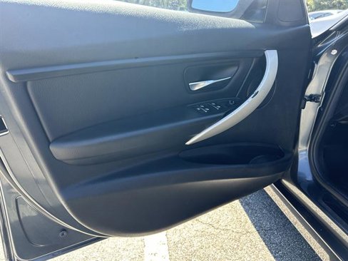 Used 2016 BMW 320i Sedan image 17