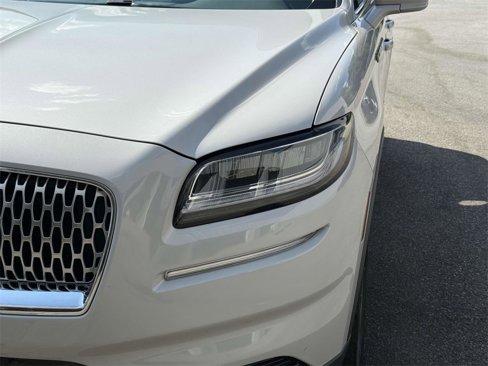 Used 2022 Lincoln Nautilus Reserve image 9