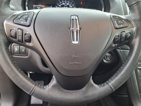 Used 2019 Lincoln MKT AWD image 16