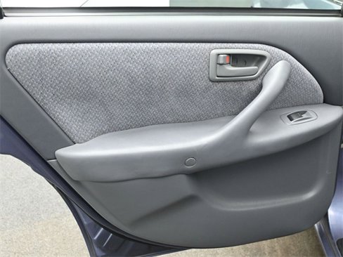 Used 2000 Toyota Camry LE image 12
