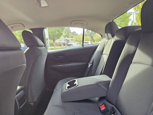 Used 2022 Toyota Corolla LE image 19