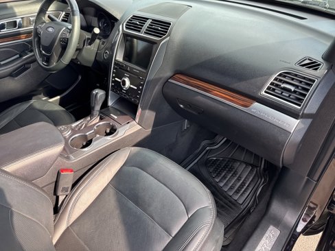 Used 2019 Ford Explorer Limited w/ Class III Trailer Tow Package image 30