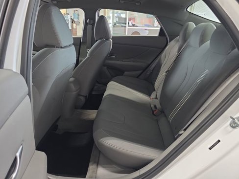 Certified 2021 Hyundai Elantra SEL w/ Convenience Package image 29