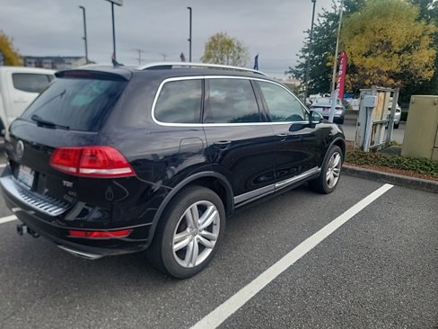 Used 2014 Volkswagen Touareg Executive image 3