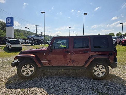 Used 2010 Jeep Wrangler Unlimited Sahara w/ Dual Top Group image 8
