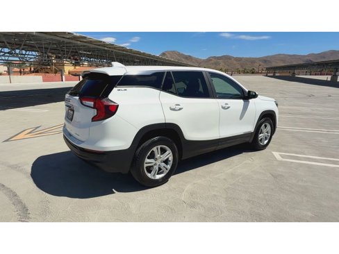 Used 2024 GMC Terrain SLE image 8