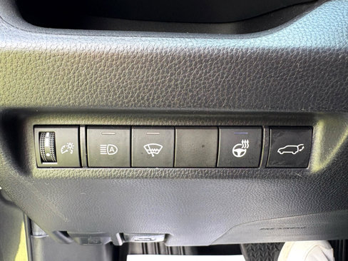Used 2020 Toyota RAV4 XLE Premium image 12