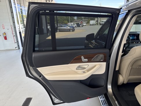Used 2020 Mercedes-Benz GLS 450 4MATIC image 28