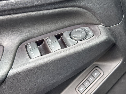 Used 2020 Chevrolet Equinox LT w/ Midnight Edition image 39