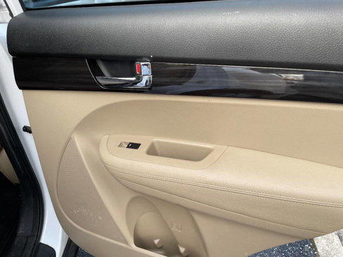 Used 2011 Kia Sorento LX w/ Convenience Pkg image 29