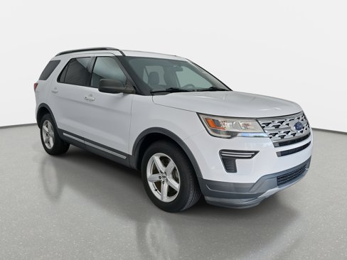 Used 2018 Ford Explorer XLT image 3