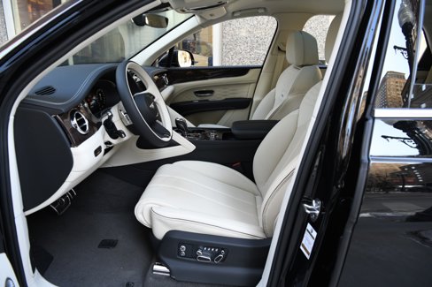 New 2025 Bentley Bentayga Extended Wheelbase image 8