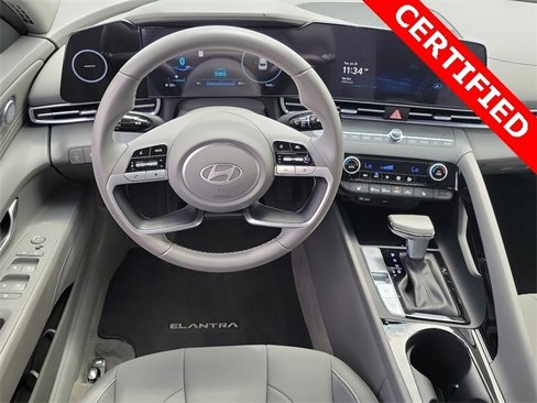 Certified 2024 Hyundai Elantra SEL w/ Convenience Package image 3