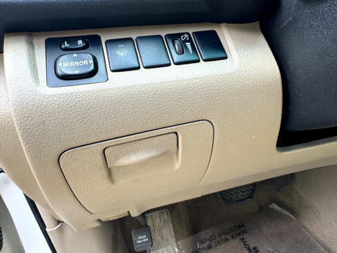 Used 2010 Toyota Highlander 2WD image 25