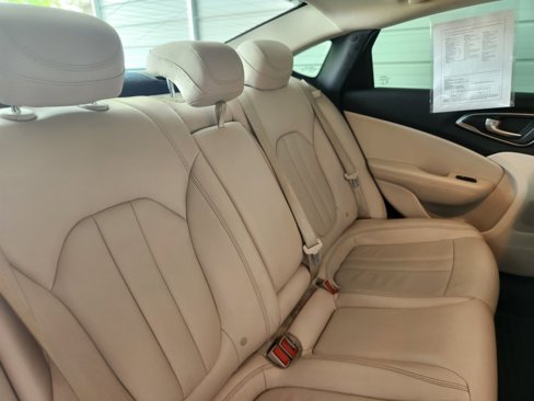 Used 2017 Chrysler 200 Limited Platinum image 39