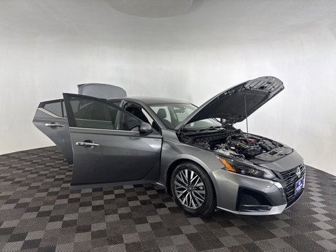 Used 2023 Nissan Altima 2.5 SV w/ SV Premium Package image 9