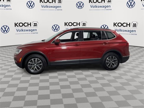 Used 2020 Volkswagen Tiguan SE w/ Panoramic Sunroof Package image 5