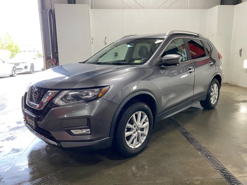 Used 2018 Nissan Rogue SV w/ Premium Package image 2