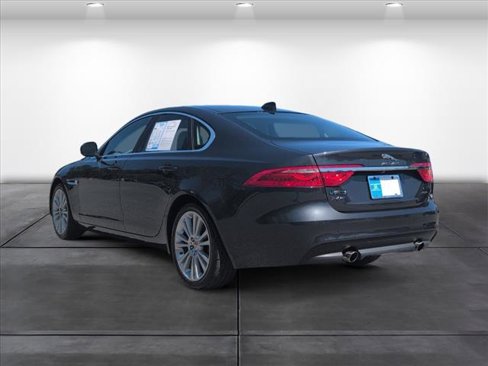 Used 2020 Jaguar XF Prestige image 3