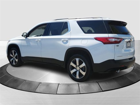Used 2021 Chevrolet Traverse LT w/ LT Premium Package image 5
