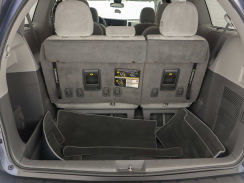 Used 2020 Toyota Sienna LE image 11