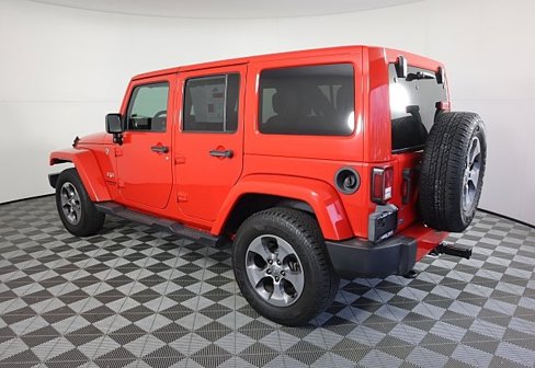 Used 2017 Jeep Wrangler Unlimited Sahara w/ Max Tow Package image 7