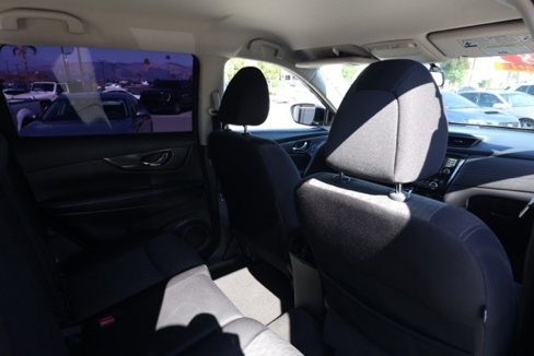 Used 2018 Nissan Rogue SV image 17