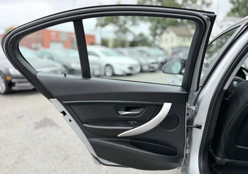 Used 2014 BMW 320i xDrive Sedan image 23