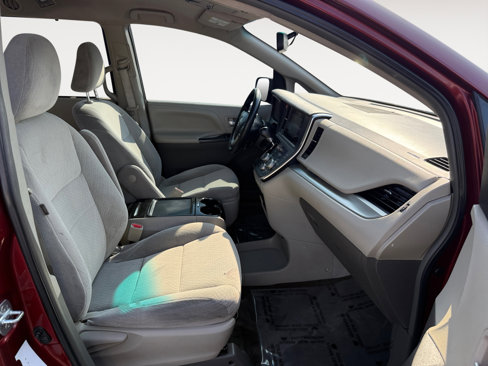 Used 2016 Toyota Sienna LE image 19