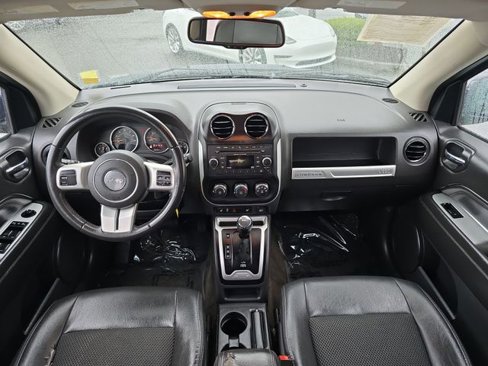Used 2016 Jeep Compass Latitude image 18