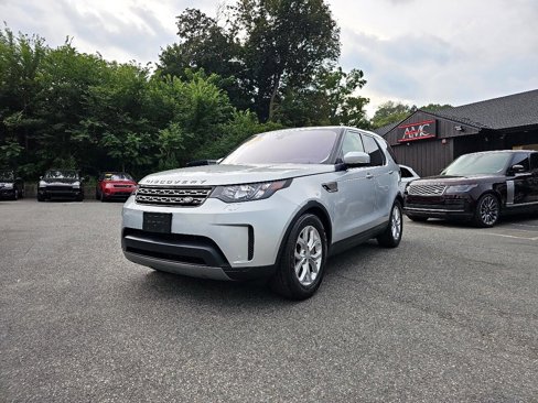 Used 2018 Land Rover Discovery SE image 2