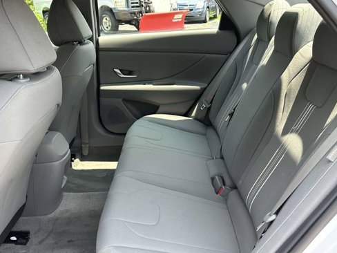 Used 2024 Hyundai Elantra SEL image 12