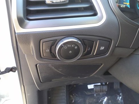 Used 2024 Ford Edge SE w/ Black Appearance Package image 10