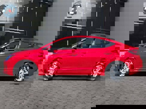 Used 2020 Hyundai Elantra SE image 2