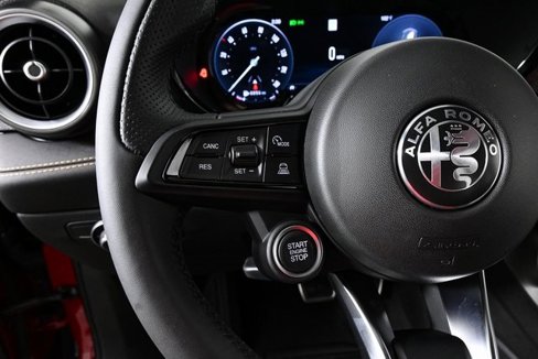 New 2025 Alfa Romeo Tonale w/ Premium Package image 9