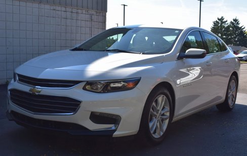 Used 2017 Chevrolet Malibu LT image 2
