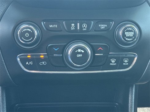 Certified 2019 Jeep Cherokee Latitude Plus w/ Cold Weather Group image 20