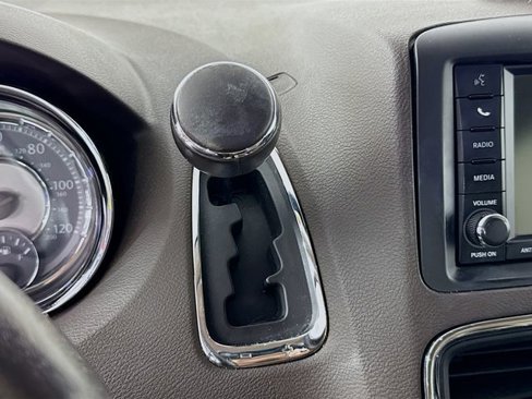 Used 2013 Chrysler Town & Country Touring image 16