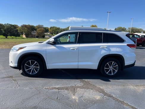 Used 2018 Toyota Highlander XLE image 2