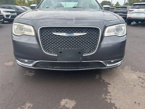 Used 2017 Chrysler 300 C image 3